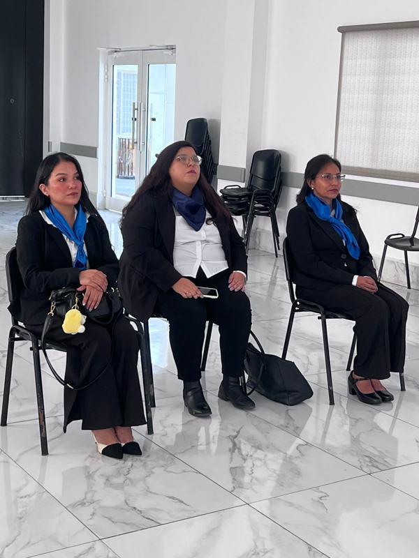 Sustentantes en espera de su presentación