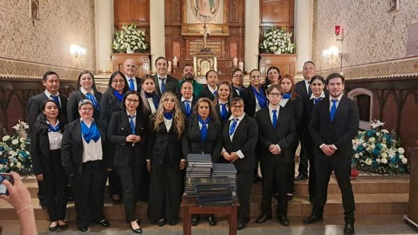 Grupo en misa de acción de gracias con las tesinas
