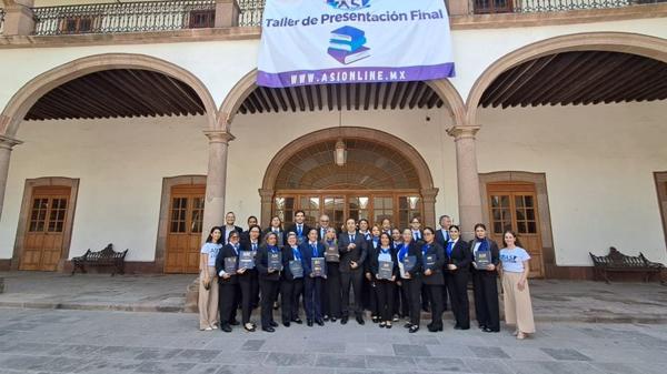 Grupo en el Taller de Presentación Final